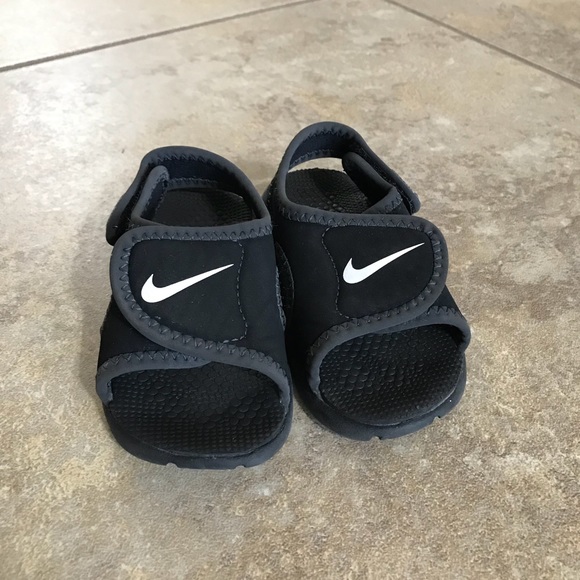 nike sandals size 5